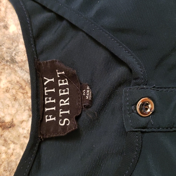 Top - Picture 2 of 4